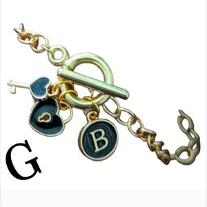 bite & pout "G" Toggle Bracelet